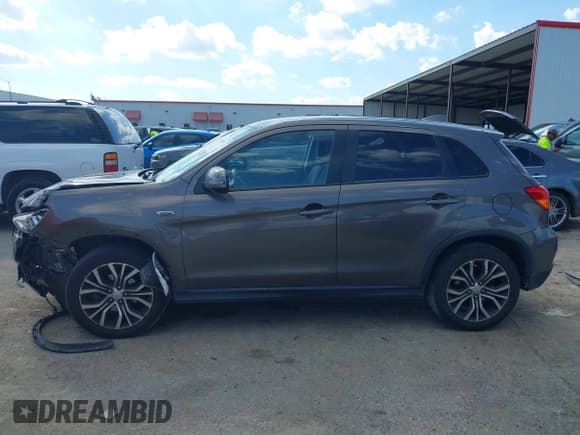 ✅ 2019 Mitsubishi Outlander SE • VIN: JA4AP4AU2KU018806 • Lot: 43280078. Wystawiony na IAAI z przebiegiem 128 521 mil. Bezpłatny archiwum sprzedaży aukcyjnych z USA i szczegółowy raport historii pojazdu na DreamBid. Zdjęcie 13.