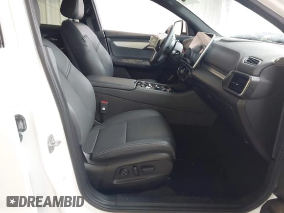 ✅ 2024 VinFast VF 8 Plus • VIN: RLLV1AFAXRH006563 • Lot: 42237415. Wystawiony na IAAI z przebiegiem 9 667 mil. Bezpłatny archiwum sprzedaży aukcyjnych z USA i szczegółowy raport historii pojazdu na DreamBid. Zdjęcie 5.