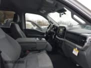 ✅ 2022 Ford F-150 XL • VIN: 1FTEW1EB5NKE40246 • Lot: 41568374. Wystawiony na IAAI z przebiegiem 32 557 mil. Bezpłatny archiwum sprzedaży aukcyjnych z USA i szczegółowy raport historii pojazdu na DreamBid. Zdjęcie 5.