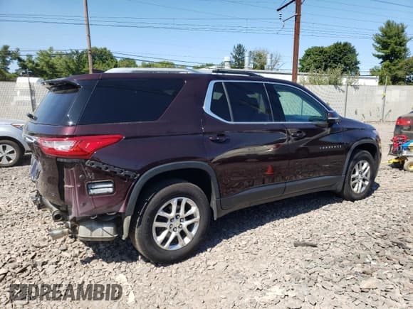 ✅ 2018 Chevrolet Traverse LT Cloth • VIN: 1GNERGKW2JJ160342 • Lot: 70833964. Wystawiony na Copart z przebiegiem 53 659 mil. Bezpłatny archiwum sprzedaży aukcyjnych z USA i szczegółowy raport historii pojazdu na DreamBid. Zdjęcie 3.