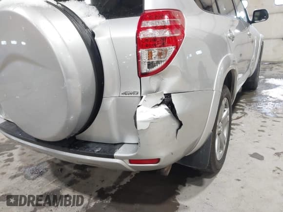 ✅ 2011 Toyota RAV4 Sport • VIN: 2T3RF4DV6BW155279 • Lot: 43925255. Wystawiony na IAAI z przebiegiem 288 640 mil. Bezpłatny archiwum sprzedaży aukcyjnych z USA i szczegółowy raport historii pojazdu na DreamBid. Zdjęcie 6.