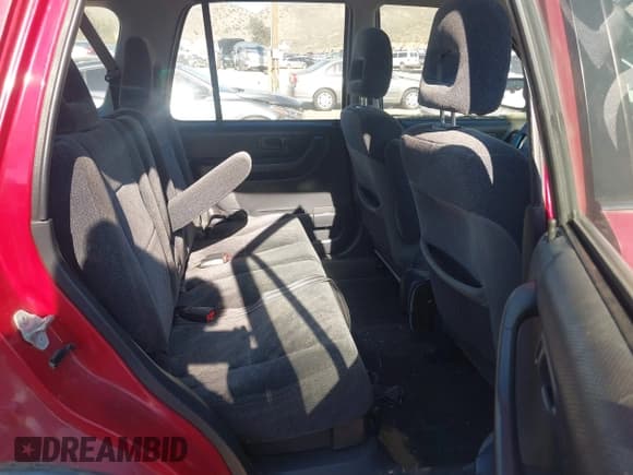 ✅ 1999 Honda CR-V LX • VIN: JHLRD2840XC009453 • Lot: 43852148. Wystawiony na IAAI z przebiegiem 175 565 mil. Bezpłatny archiwum sprzedaży aukcyjnych z USA i szczegółowy raport historii pojazdu na DreamBid. Zdjęcie 8.