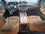 ✅ 2016 BMW 7 Series 750i xDrive • VIN: WBA7F2C58GG420569 • Lot: 92807105. Wystawiony na Copart z przebiegiem 48 157 mil. Bezpłatny archiwum sprzedaży aukcyjnych z USA i szczegółowy raport historii pojazdu na DreamBid. Zdjęcie 8.