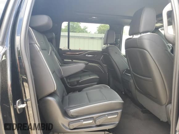 ✅ 2023 Cadillac Escalade ESV 4WD Premium Luxury • VIN: 1GYS4KKL3PR324639 • Lot: 60881745. Wystawiony na Copart z przebiegiem 46 119 mil. Bezpłatny archiwum sprzedaży aukcyjnych z USA i szczegółowy raport historii pojazdu na DreamBid. Zdjęcie 11.