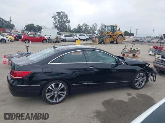 ✅ 2014 Mercedes-Benz E 350 • VIN: WDDKJ5KB3EF265992 • Lot: 42550957. Listed on IAAI with 70,886 mi. Free auction sales archive from the USA and detailed vehicle history report at DreamBid. Image 14.