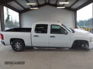 ✅ 2009 Chevrolet Silverado 1500 • VIN: 2GCFK135091126412 • Lot: 43780738. Wystawiony na IAAI z przebiegiem 136 801 mil. Bezpłatny archiwum sprzedaży aukcyjnych z USA i szczegółowy raport historii pojazdu na DreamBid. Zdjęcie 14.