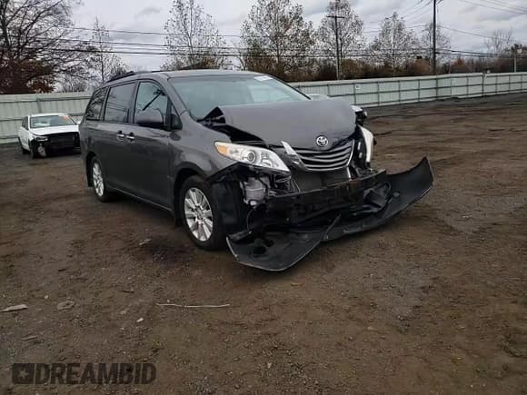✅ 2011 Toyota Sienna XLE • VIN: 5TDDK3DC7BS025818 • Лот: 92014065. Опубликован ранее на Copart с пробегом 138 638 миль. Бесплатный доступ к архиву аукционных продаж из США и подробный отчёт об истории автомобиля на DreamBid. Изображение 15.