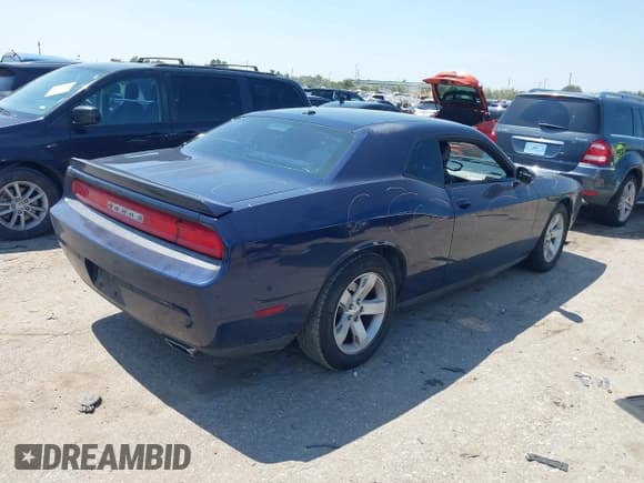 ✅ 2013 Dodge Challenger R/T Classic • VIN: 2C3CDYBT3DH565212 • Lot: 43191956. Wystawiony na IAAI z przebiegiem 196 472 mil. Bezpłatny archiwum sprzedaży aukcyjnych z USA i szczegółowy raport historii pojazdu na DreamBid. Zdjęcie 4.