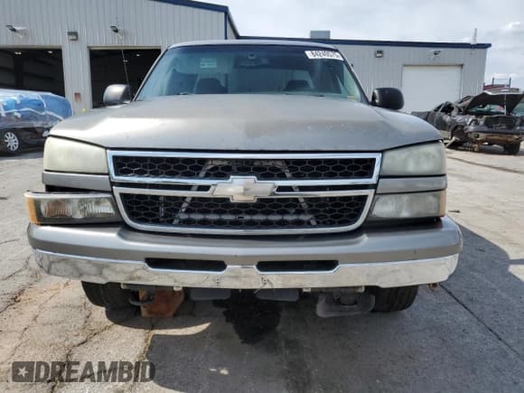 ✅ 2007 Chevrolet Silverado 1500 Work Truck • VIN: 1GCEC19XX7Z108229 • Lot: 84240575. Listed on Copart with 257,709 mi. Free auction sales archive from the USA and detailed vehicle history report at DreamBid. Image 5.