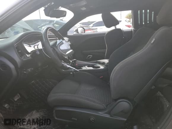 ✅ 2019 Dodge Challenger R/T • VIN: 2C3CDZBT3KH552088 • Lot: 38493633. Wystawiony na Copart z przebiegiem 67 844 mil. Bezpłatny archiwum sprzedaży aukcyjnych z USA i szczegółowy raport historii pojazdu na DreamBid. Zdjęcie 7.