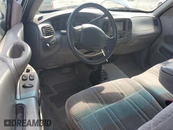 ✅ 1998 Ford F-150 XL • VIN: 1FTRX08L7WKB03365 • Lot: 71013335. Listed on Copart with 166,271 mi. Free auction sales archive from the USA and detailed vehicle history report at DreamBid. Image 8.