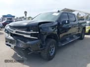 ✅ 2021 Chevrolet Silverado 1500 High Country • VIN: 1GCUYHEL2MZ404642 • Lot: 42301427. Wystawiony na IAAI z przebiegiem 42 691 mil. Bezpłatny archiwum sprzedaży aukcyjnych z USA i szczegółowy raport historii pojazdu na DreamBid. Zdjęcie 17.
