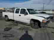 2002 Chevrolet Silverado 1500 z VIN 1GCEC19VX2E162662, wystawiony jako Copart lot #43749265 z przebiegiem 191 926 mil mil oraz Szkoda całkowita • Salvage title. Historia ofert i sprzedaży dostępna na DreamBid. Obrazek 4.
