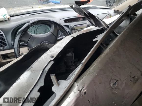 ✅ 2004 Toyota Camry LE • VIN: 4T1BE32K84U831489 • Lot: 69687065. Wystawiony na Copart z przebiegiem 244 593 mil. Bezpłatny archiwum sprzedaży aukcyjnych z USA i szczegółowy raport historii pojazdu na DreamBid. Zdjęcie 8.