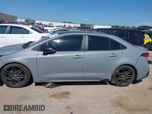 ✅ 2022 Toyota Corolla SE • VIN: 5YFS4MCE0NP124536 • Lot: 42524964. Wystawiony na IAAI z przebiegiem 48 352 mil. Bezpłatny archiwum sprzedaży aukcyjnych z USA i szczegółowy raport historii pojazdu na DreamBid. Zdjęcie 14.