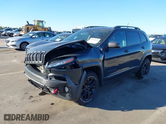 ✅ 2017 Jeep Cherokee Trailhawk L Plus • VIN: 1C4PJMBSXHW639609 • Lot: 43540970. Wystawiony na IAAI z przebiegiem 79 511 mil. Bezpłatny archiwum sprzedaży aukcyjnych z USA i szczegółowy raport historii pojazdu na DreamBid. Zdjęcie 17.