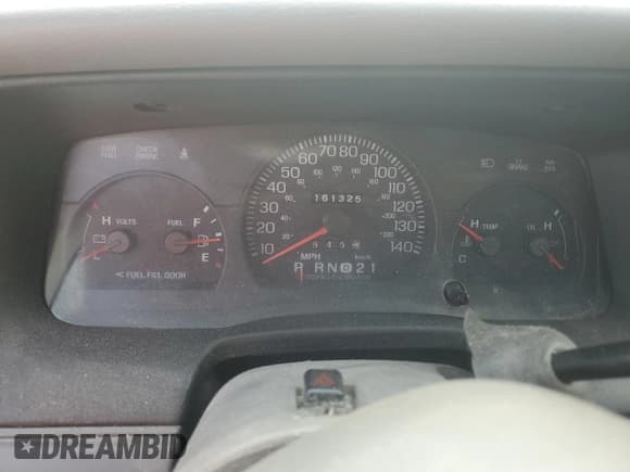 ✅ 1998 Ford Crown Victoria Police • VIN: 2FAFP71W7WX124185 • Lot: 66187024. Wystawiony na Copart z przebiegiem 161 325 mil. Bezpłatny archiwum sprzedaży aukcyjnych z USA i szczegółowy raport historii pojazdu na DreamBid. Zdjęcie 9.