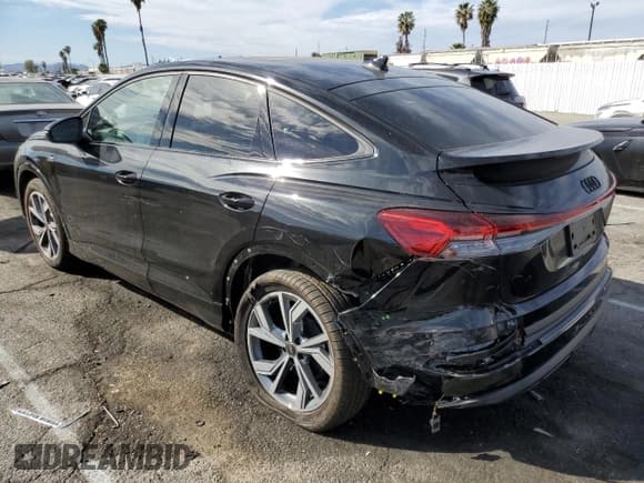 ✅ 2024 Audi Q4 e-tron Sportback Premium Plus • VIN: WA13UBFZ9RP047643 • Lot: 45723795. Wystawiony na Copart z przebiegiem 1 863 mil. Bezpłatny archiwum sprzedaży aukcyjnych z USA i szczegółowy raport historii pojazdu na DreamBid. Zdjęcie 2.