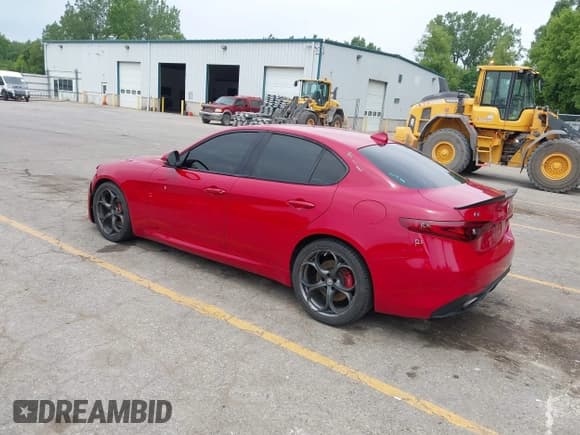 ✅ 2018 Alfa Romeo Giulia Ti Sport • VIN: ZARFAEEN1J7567230 • Lot: 42557668. Listed on IAAI with 54,363 mi. Free auction sales archive from the USA and detailed vehicle history report at DreamBid. Image 3.