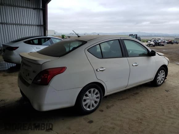 ✅ 2015 Nissan Versa SV • VIN: 3N1CN7AP5FL898483 • Lot: 53100565. Wystawiony na Copart z przebiegiem 173 488 mil. Bezpłatny archiwum sprzedaży aukcyjnych z USA i szczegółowy raport historii pojazdu na DreamBid. Zdjęcie 3.