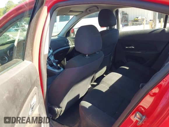 2014 Chevrolet Cruze 1LT z VIN 1G1PD5SB2E7269400, wystawiony jako IAAI lot #43599614 z przebiegiem 195 578 mil mil oraz . Historia ofert i sprzedaży dostępna na DreamBid. Obrazek 8.