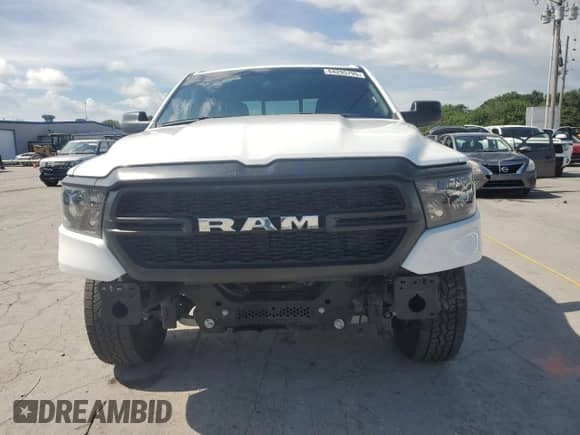 2023 Ram 1500 Tradesman z VIN 1C6SRFCT9PN641644, wystawiony jako Copart lot #64295795 z przebiegiem 20 664 mil mil oraz Szkoda całkowita • Salvage title. Historia ofert i sprzedaży dostępna na DreamBid. Obrazek 5.