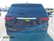 ✅ 2022 Chevrolet Traverse LT • VIN: 1GNEVHKW1NJ123001 • Lot: 42672210. Wystawiony na IAAI z przebiegiem 39 196 mil. Bezpłatny archiwum sprzedaży aukcyjnych z USA i szczegółowy raport historii pojazdu na DreamBid. Zdjęcie 16.