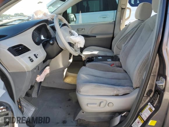 ✅ 2014 Toyota Sienna LE • VIN: 5TDKK3DC7ES433781 • Lot: 91666365. Listed on Copart with 350,438 mi. Free auction sales archive from the USA and detailed vehicle history report at DreamBid. Image 7.