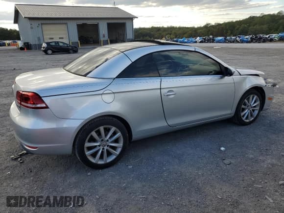 ✅ 2015 Volkswagen Eos Komfort • VIN: WVWBW8AH5FV003269 • Lot: 85868085. Wystawiony na Copart z przebiegiem 53 729 mil. Bezpłatny archiwum sprzedaży aukcyjnych z USA i szczegółowy raport historii pojazdu na DreamBid. Zdjęcie 3.
