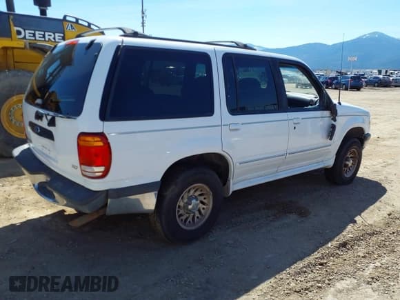 ✅ 1998 Ford Explorer XL • VIN: 1FMZU34E5WZB53928 • Lot: 41307551. Wystawiony na IAAI z przebiegiem 163 303 mil. Bezpłatny archiwum sprzedaży aukcyjnych z USA i szczegółowy raport historii pojazdu na DreamBid. Zdjęcie 4.