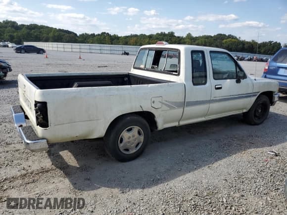 ✅ 1994 Toyota Pickup • VIN: 4TARN93P4RZ243854 • Лот: 71028434. Опубликован ранее на Copart с пробегом 215 412 миль. Бесплатный доступ к архиву аукционных продаж из США и подробный отчёт об истории автомобиля на DreamBid. Изображение 3.