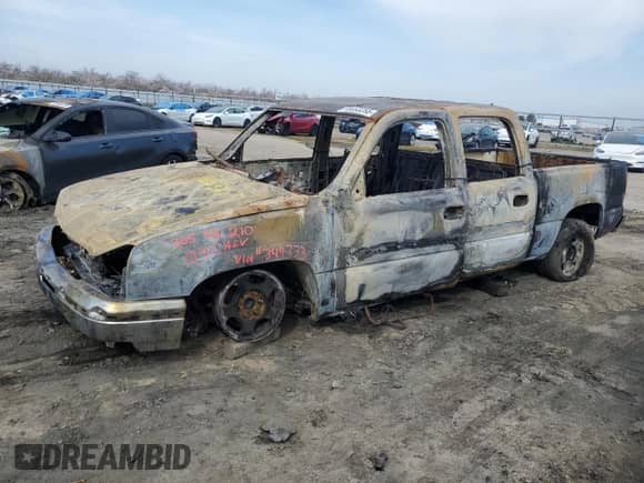 ✅ 2004 Chevrolet Silverado 1500 LS • VIN: 2GCEC13T641349733 • Лот: 46453255. Опубликован ранее на Copart с пробегом Не указан. Бесплатный доступ к архиву аукционных продаж из США и подробный отчёт об истории автомобиля на DreamBid. Изображение 1.