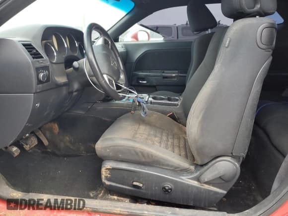 ✅ 2013 Dodge Challenger Rallye Redline • VIN: 2C3CDYAG8DH549043 • Lot: 87609175. Wystawiony na Copart z przebiegiem 136 607 mil. Bezpłatny archiwum sprzedaży aukcyjnych z USA i szczegółowy raport historii pojazdu na DreamBid. Zdjęcie 7.