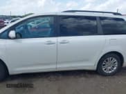 ✅ 2017 Toyota Sienna XLE Auto Access Seat • VIN: 5TDYZ3DCXHS801591 • Lot: 42724706. Listed on IAAI with 197,582 mi. Free auction sales archive from the USA and detailed vehicle history report at DreamBid. Image 15.