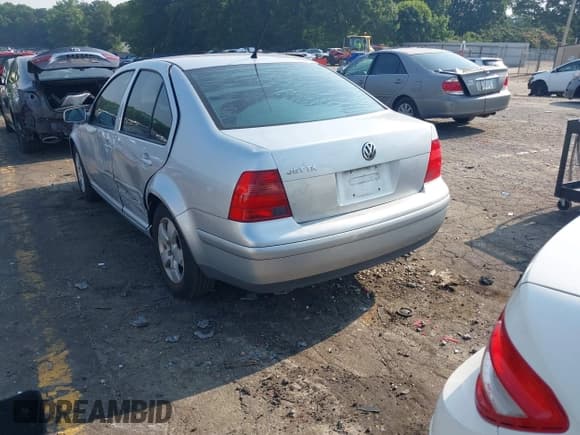 ✅ 2003 Volkswagen Jetta GLS • VIN: 3VWSK69M83M032673 • Lot: 42402236. Listed on IAAI with 204,215 mi. Free auction sales archive from the USA and detailed vehicle history report at DreamBid. Image 3.