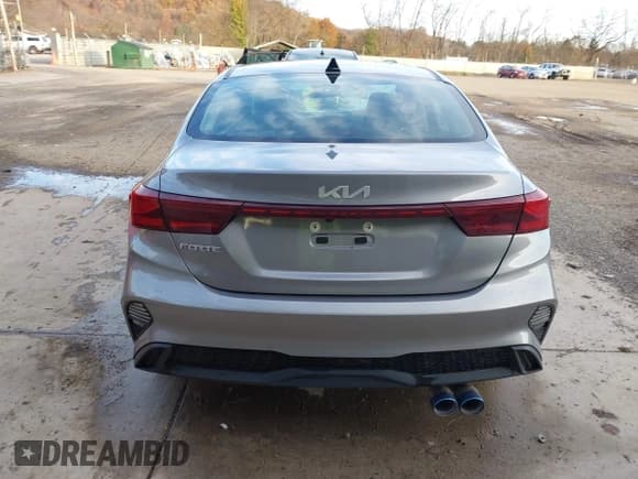 ✅ 2024 Kia Forte LXS • VIN: 3KPF24AD6RE809049 • Lot: 43694745. Wystawiony na IAAI z przebiegiem 22 797 mil. Bezpłatny archiwum sprzedaży aukcyjnych z USA i szczegółowy raport historii pojazdu na DreamBid. Zdjęcie 17.