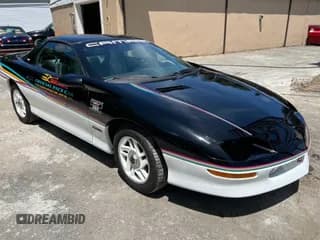 ✅ 1993 Chevrolet Camaro Z28 • VIN: 2G1FP22P3P2106343 • Lot: 81589275. Wystawiony na Copart z przebiegiem 32 035 mil. Bezpłatny archiwum sprzedaży aukcyjnych z USA i szczegółowy raport historii pojazdu na DreamBid. Zdjęcie 1.
