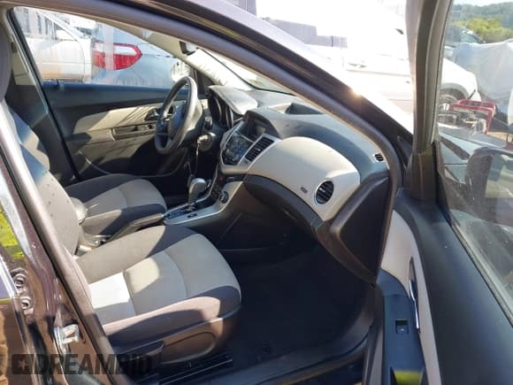 ✅ 2014 Chevrolet Cruze LS • VIN: 1G1PA5SH1E7213574 • Lot: 42711177. Wystawiony na IAAI z przebiegiem 122 397 mil. Bezpłatny archiwum sprzedaży aukcyjnych z USA i szczegółowy raport historii pojazdu na DreamBid. Zdjęcie 5.