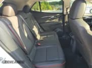 ✅ 2022 Buick Envision Essence • VIN: LRBFZNR46ND070085 • Lot: 64579395. Wystawiony na Copart z przebiegiem 58 898 mil. Bezpłatny archiwum sprzedaży aukcyjnych z USA i szczegółowy raport historii pojazdu na DreamBid. Zdjęcie 11.