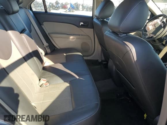 ✅ 2011 Mercury Milan Premier • VIN: 3MEHM0JA4BR604019 • Lot: 90830005. Wystawiony na Copart z przebiegiem Nie podano. Bezpłatny archiwum sprzedaży aukcyjnych z USA i szczegółowy raport historii pojazdu na DreamBid. Zdjęcie 10.