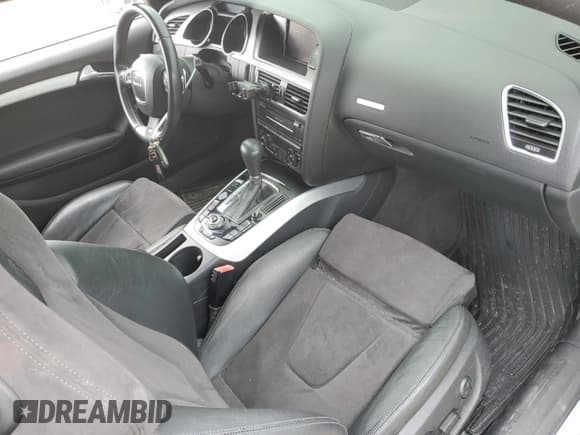 ✅ 2012 Audi S5 Premium Plus • VIN: WAUCVAFR5CA003417 • Лот: 52379785. Опубликован ранее на Copart с пробегом Не указан. Бесплатный доступ к архиву аукционных продаж из США и подробный отчёт об истории автомобиля на DreamBid. Изображение 8.