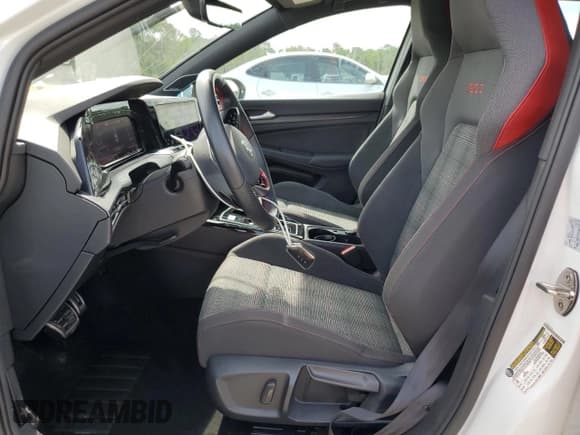 ✅ 2024 Volkswagen Golf GTI SE • VIN: WVWRA7CD9RW158701 • Lot: 60805215. Wystawiony na Copart z przebiegiem 13 510 mil. Bezpłatny archiwum sprzedaży aukcyjnych z USA i szczegółowy raport historii pojazdu na DreamBid. Zdjęcie 7.