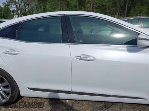 ✅ 2017 Hyundai Azera Limited • VIN: KMHFH4JG8HA591542 • Lot: 42020982. Wystawiony na IAAI z przebiegiem 75 174 mil mil. Skorzystaj z bezpłatnego archiwum sprzedaży aukcyjnych z USA i zobacz szczegółowy raport historii pojazdu na DreamBid. Zdjęcie 14.