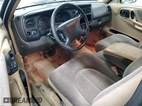 ✅ 1997 Dodge Dakota • VIN: 1B7GL23X6VS120925 • Lot: 81242474. Wystawiony na Copart z przebiegiem 190 295 mil. Bezpłatny archiwum sprzedaży aukcyjnych z USA i szczegółowy raport historii pojazdu na DreamBid. Zdjęcie 8.