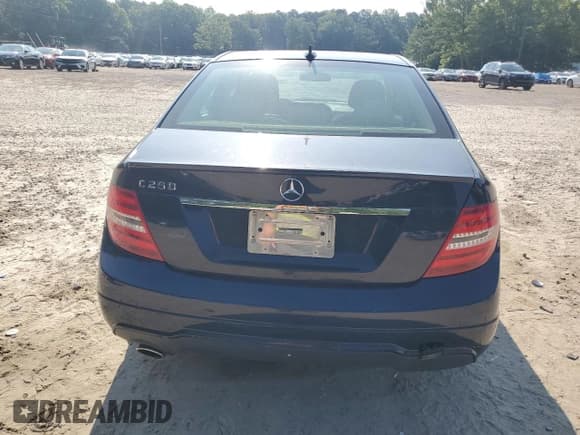 ✅ 2013 Mercedes-Benz C 250 Sport • VIN: WDDGF4HB0DA750742 • Lot: 62776725. Wystawiony na Copart z przebiegiem Nie podano. Bezpłatny archiwum sprzedaży aukcyjnych z USA i szczegółowy raport historii pojazdu na DreamBid. Zdjęcie 6.