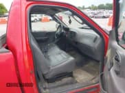 ✅ 2004 Ford F-150 XL • VIN: 2FTRF17W04CA88262 • Lot: 42312475. Wystawiony na IAAI z przebiegiem 84 272 mil. Bezpłatny archiwum sprzedaży aukcyjnych z USA i szczegółowy raport historii pojazdu na DreamBid. Zdjęcie 5.