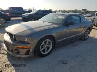 ✅ 2005 Ford Mustang GT Deluxe • VIN: 1ZVFT82H755157096 • Лот: 67565795. Опубликован ранее на Copart с пробегом 172 780 миль. Бесплатный доступ к архиву аукционных продаж из США и подробный отчёт об истории автомобиля на DreamBid. Изображение 1.
