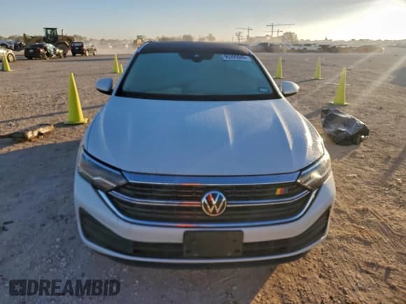 ✅ 2024 Volkswagen Jetta SE • VIN: 3VW7M7BU4RM013904 • Lot: 96395945. Listed on Copart with 35,619 mi. Free auction sales archive from the USA and detailed vehicle history report at DreamBid. Image 5.