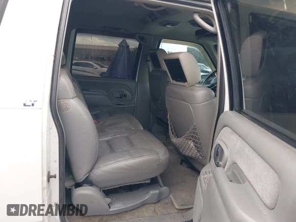 ✅ 1999 Chevrolet Suburban • VIN: 1GNFK16R4XJ371464 • Лот: 43615079. Опубликован ранее на IAAI с пробегом 259 069 миль. Бесплатный доступ к архиву аукционных продаж из США и подробный отчёт об истории автомобиля на DreamBid. Изображение 8.