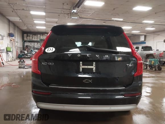✅ 2022 Volvo XC90 Momentum • VIN: YV4A221KXN1852946 • Lot: 43126356. Wystawiony na IAAI z przebiegiem 34 374 mil. Bezpłatny archiwum sprzedaży aukcyjnych z USA i szczegółowy raport historii pojazdu na DreamBid. Zdjęcie 17.